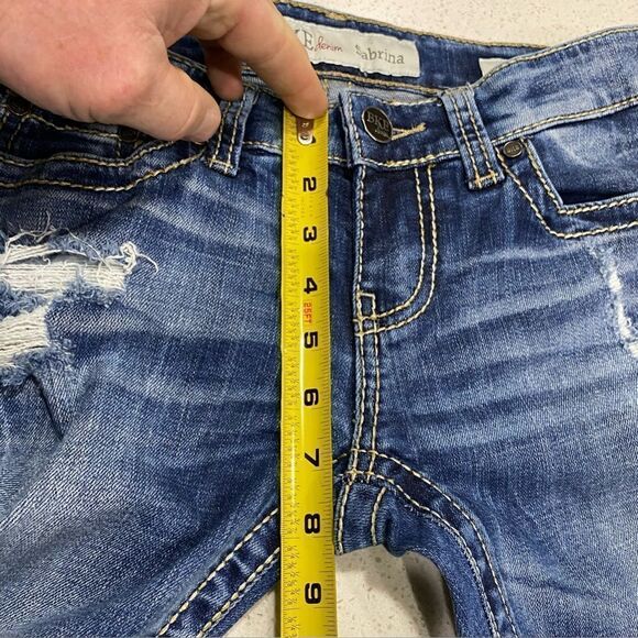 BKE 27x25 Sabrina Distressed Low Rise Stretch Cropped Denim Jeans - Picture 4 of 10